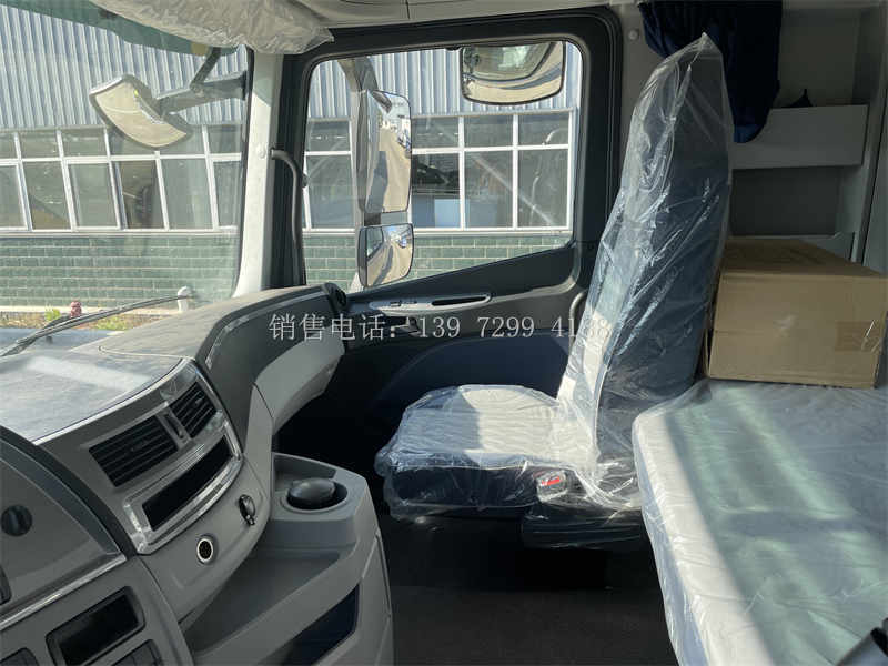 9.6米自动挡福田欧曼EST冷藏车上路多少钱?