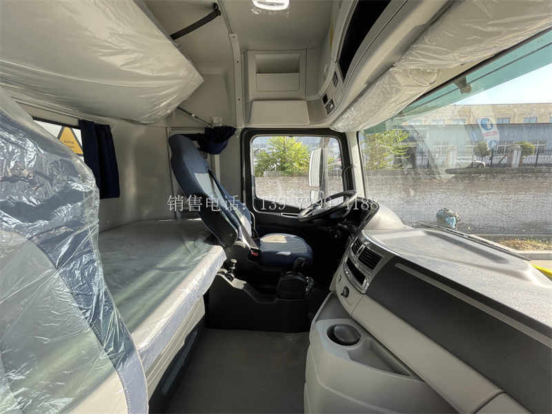 9.6米自动挡福田欧曼EST冷藏车上路多少钱?