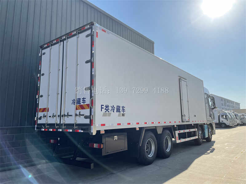 9.6米自动挡福田欧曼EST冷藏车上路多少钱?
