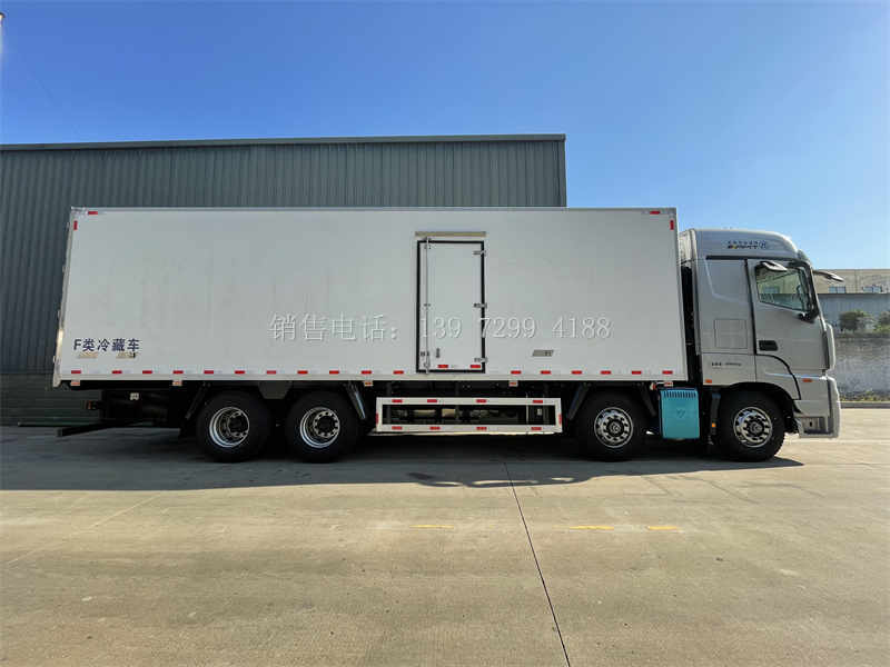 9.6米自动挡福田欧曼EST冷藏车上路多少钱?