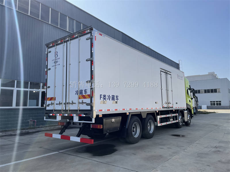 新款9米6东风天龙前四后八冷藏车落地多少钱?