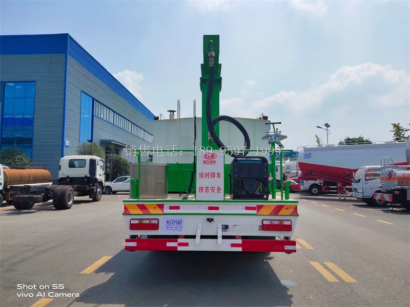 14方东风多利卡D9多功能铁路抑尘洒水车价格