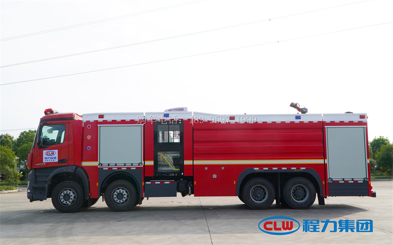 出口型奔驰前四后八泡沫消防车