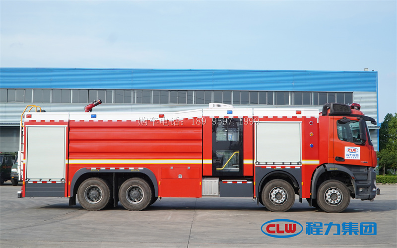 出口型奔驰前四后八泡沫消防车