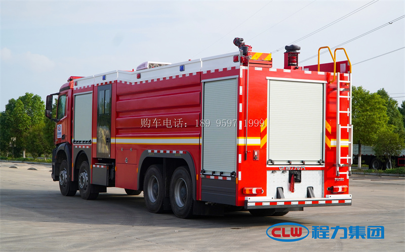 出口型奔驰前四后八泡沫消防车