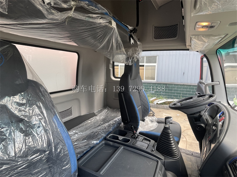 7米8小三轴福田欧曼行星冷藏车