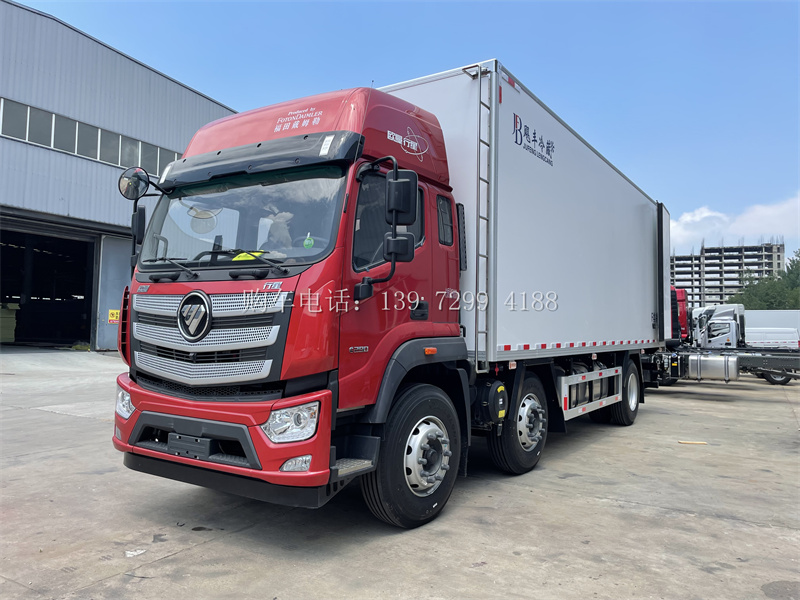 7米8小三轴福田欧曼行星冷藏车