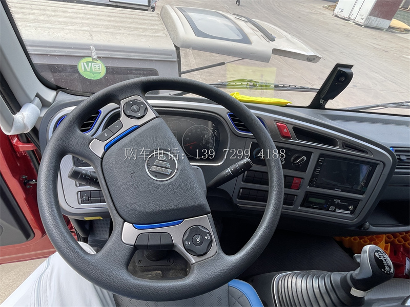 7米8小三轴福田欧曼行星冷藏车