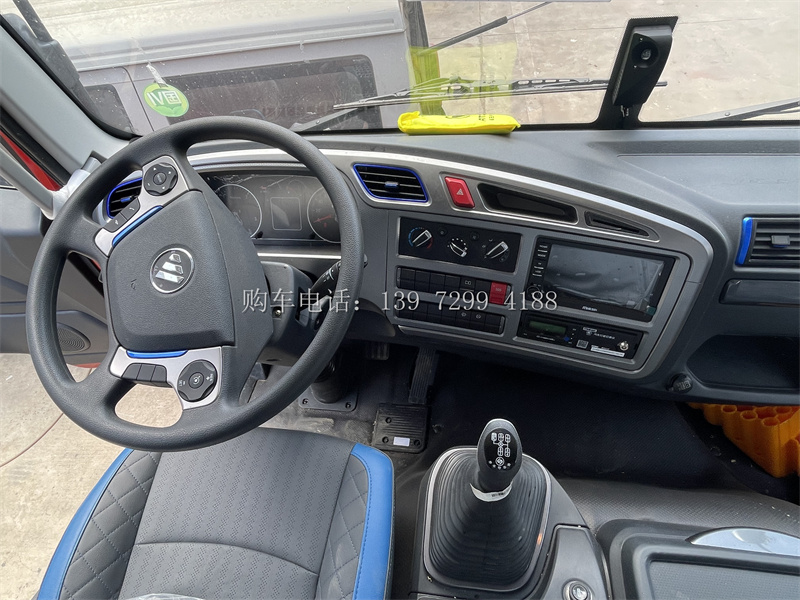 7米8小三轴福田欧曼行星冷藏车