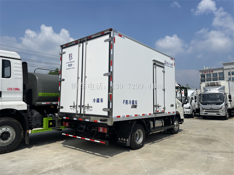 出口4米2宽体重汽豪沃统帅冷藏车