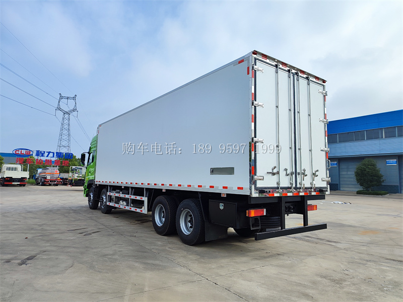 中国15吨欧5东风天龙8×4冷藏车厂家