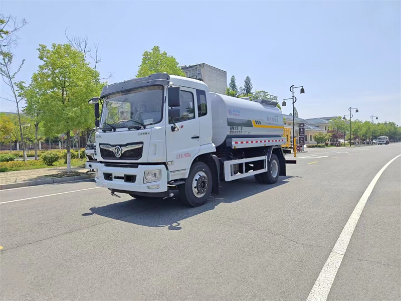 12方东风福瑞卡F9雾炮洒水车