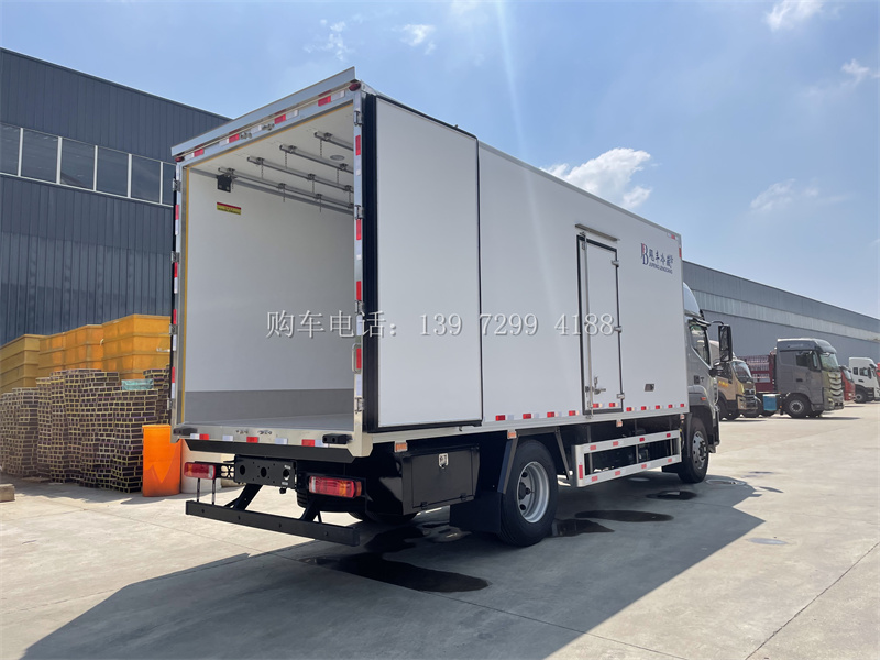 出口10吨福田欧航4X2冷藏车