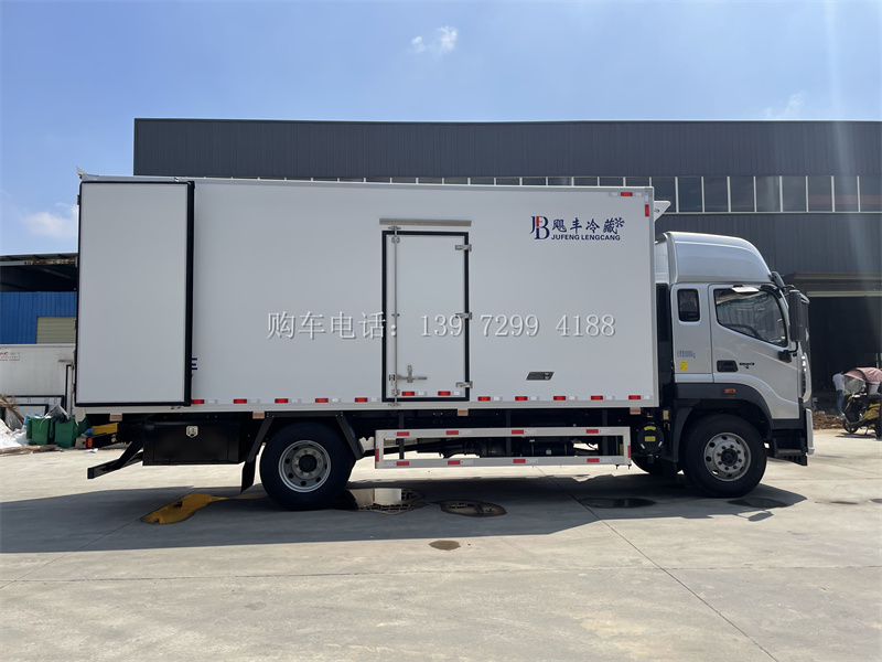 出口10吨福田欧航4X2冷藏车