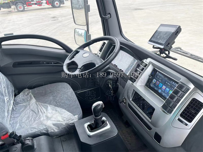 东风华神纯电动后置吸尘车生产厂家