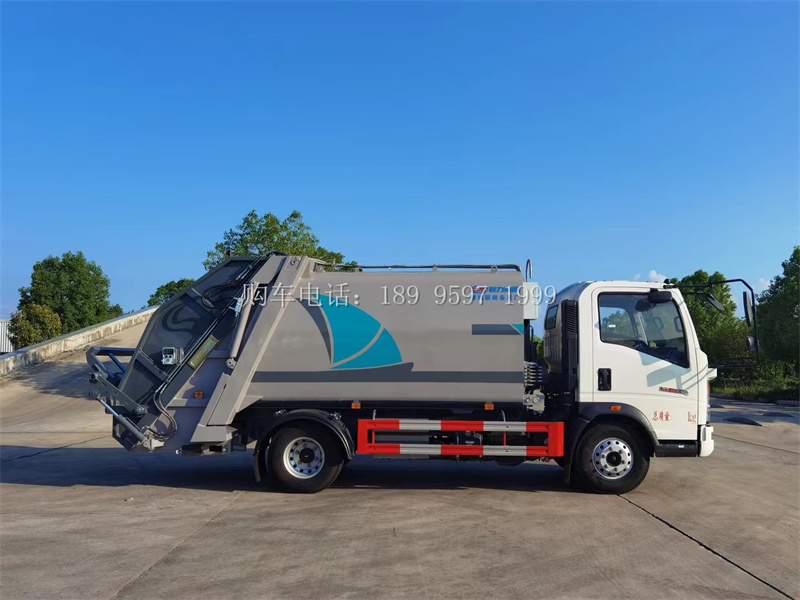 程力8方重汽豪沃压缩垃圾车