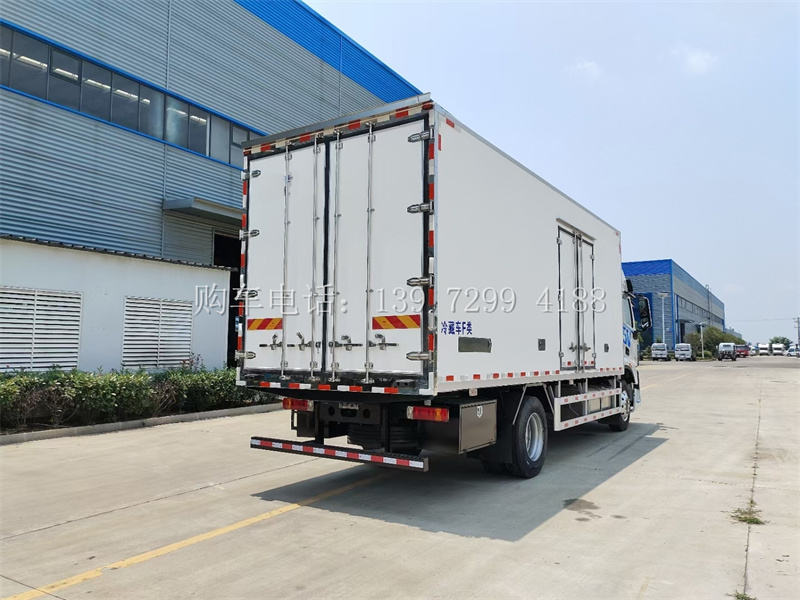 新款6米8柳汽乘龙H5V冷藏车厂家报价