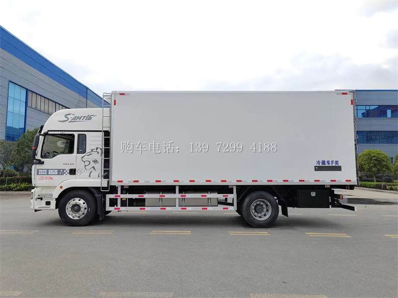 出口型6米8重汽汕德卡G5S德国曼290马力冷藏车厂家