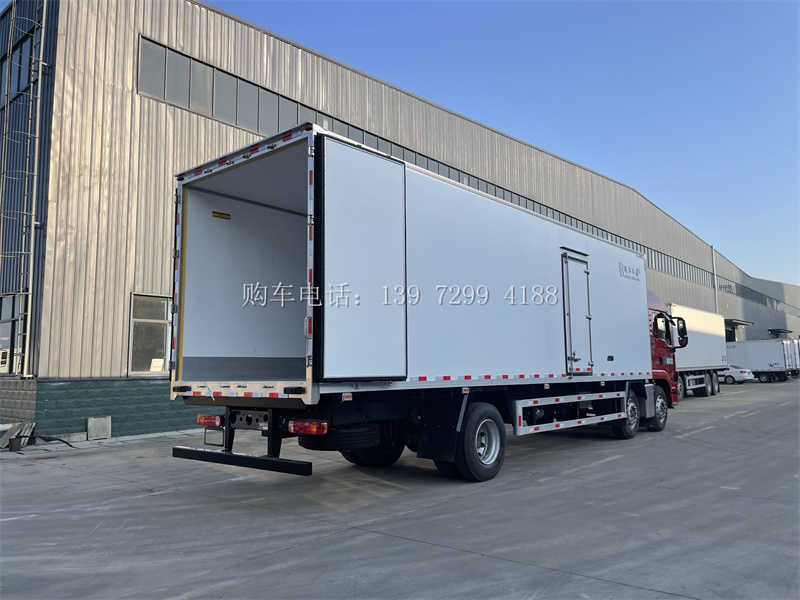 九米六小三轴重汽汕德卡G5S冷藏车厂家