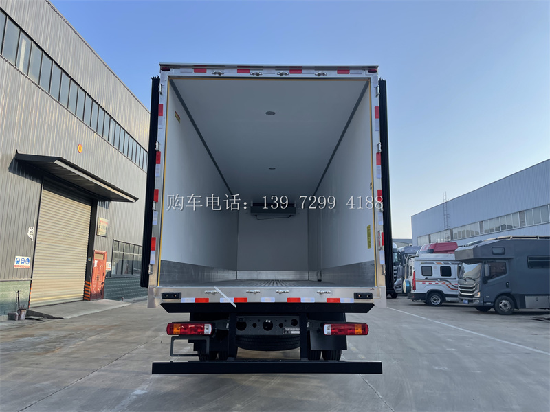 九米六小三轴重汽汕德卡G5S冷藏车厂家
