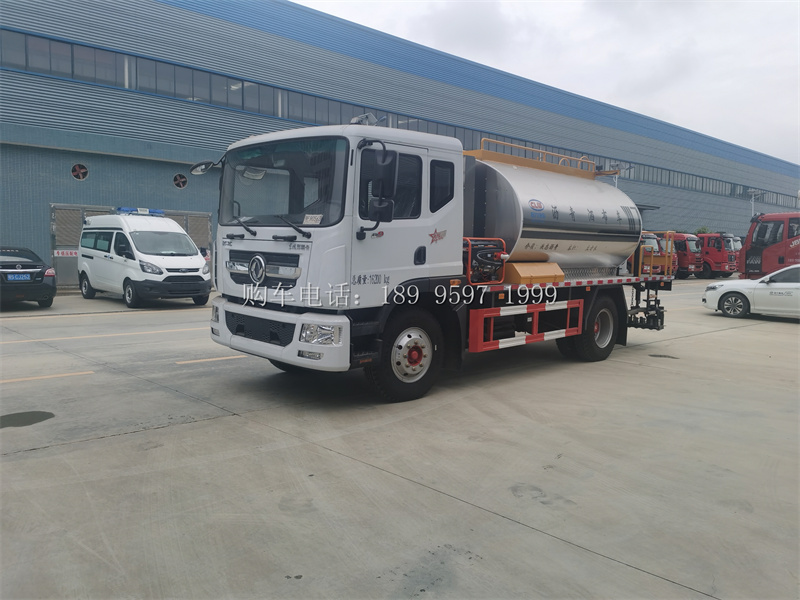 9方东风大多利卡D9道路沥青洒布车多少钱一台