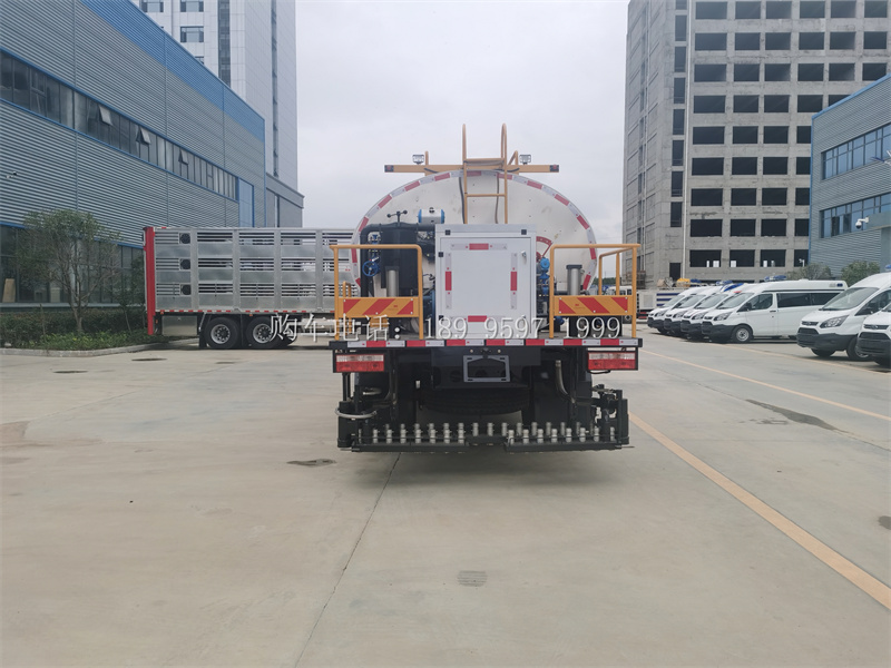 9方东风大多利卡D9道路沥青洒布车多少钱一台