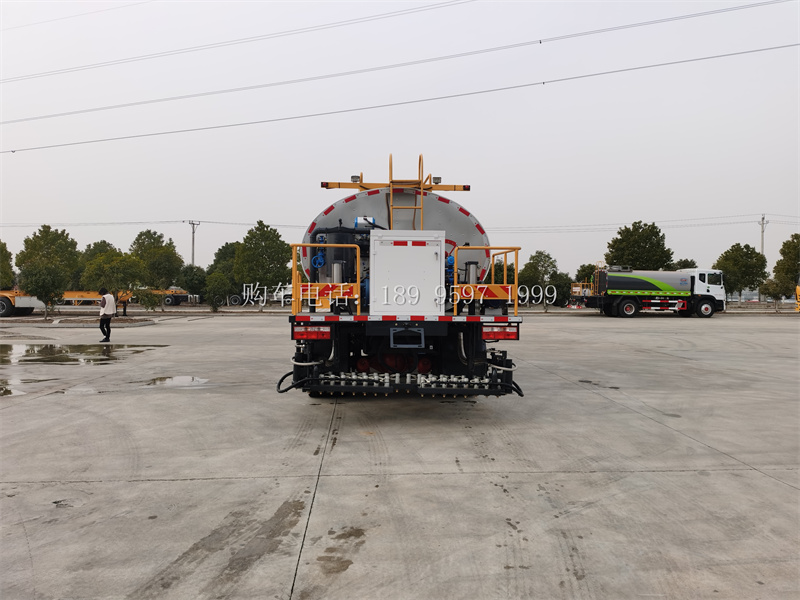 9方东风多利卡D9乳化沥青洒布车价格