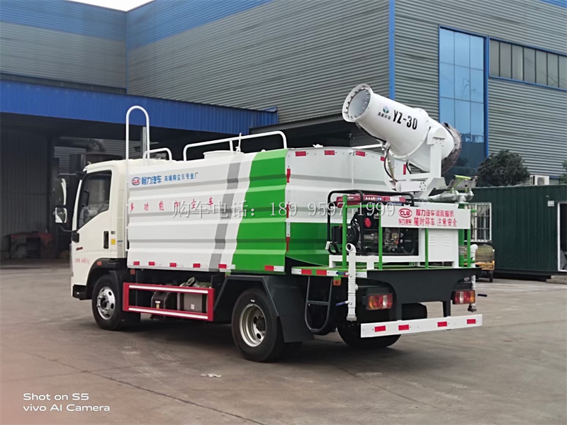 蓝牌7方重汽豪沃喷雾抑尘洒水车厂家