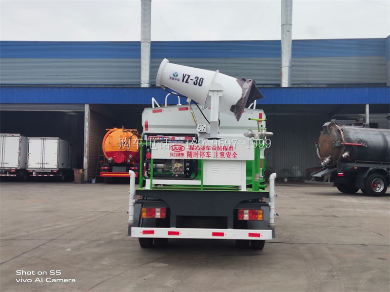 蓝牌7方重汽豪沃喷雾抑尘洒水车厂家