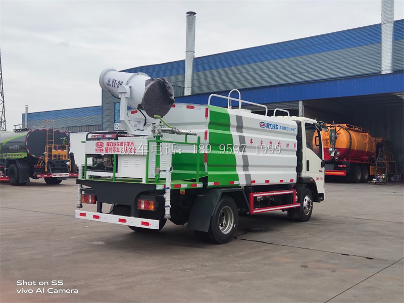 蓝牌7方重汽豪沃喷雾抑尘洒水车厂家