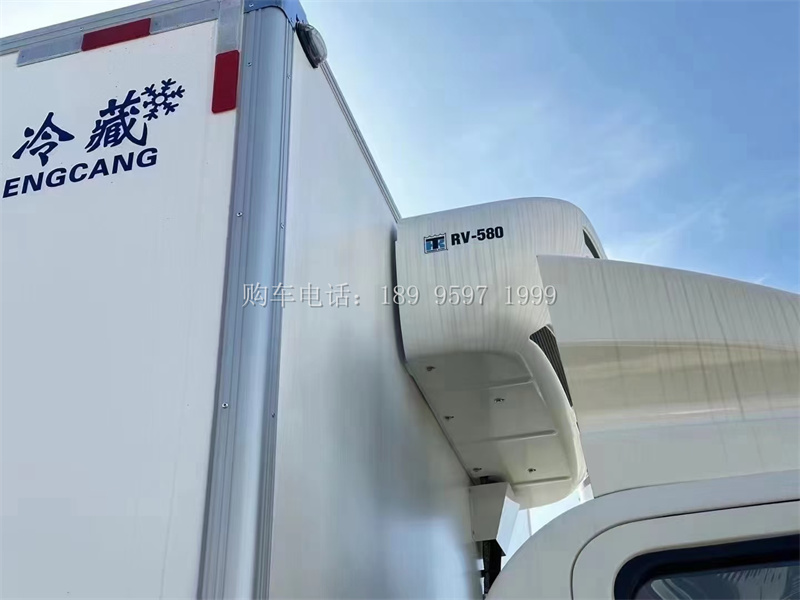 外贸型重汽豪沃帅统宽体藏冷车