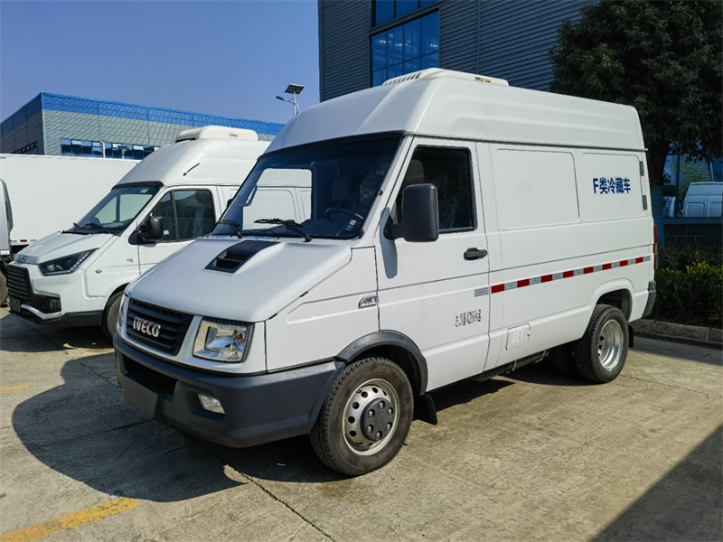依维柯V35后双轮冷藏车大概多少钱