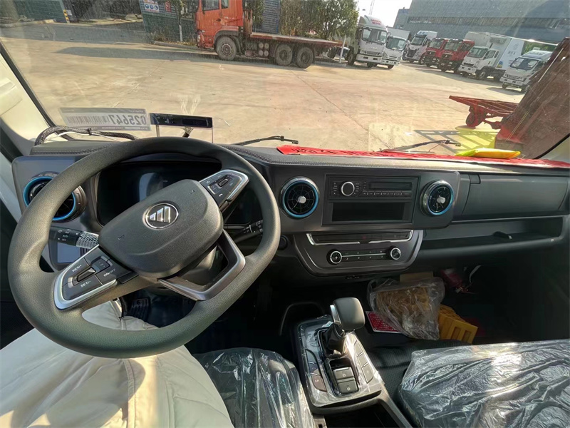 4.2米福田欧马可欧康158马力自动挡冷藏车厂家