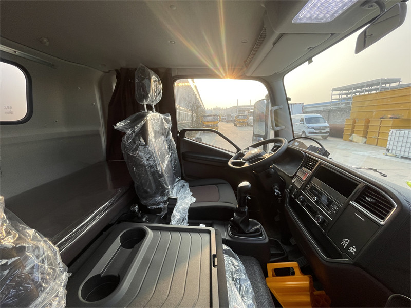 飓丰4米2小黄牌解放领途排半冷藏车厂家