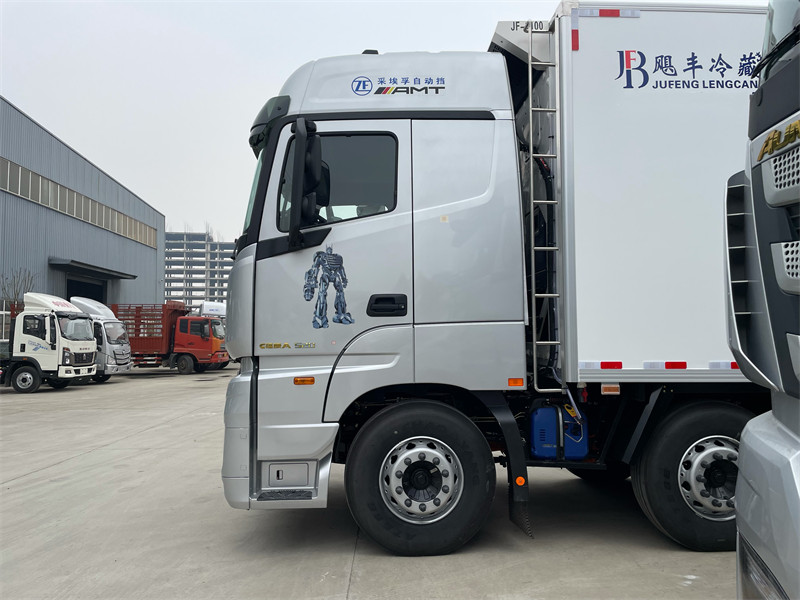 新款EST福田欧曼520马力自动挡冷藏车