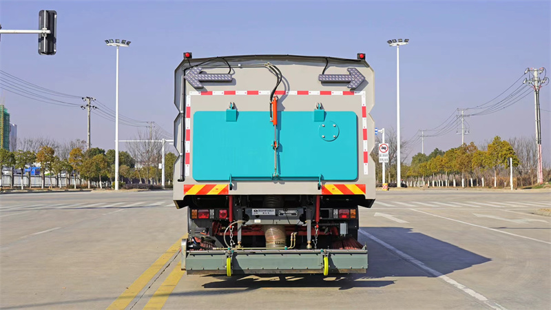 重汽豪沃V5后置吸尘车厂家