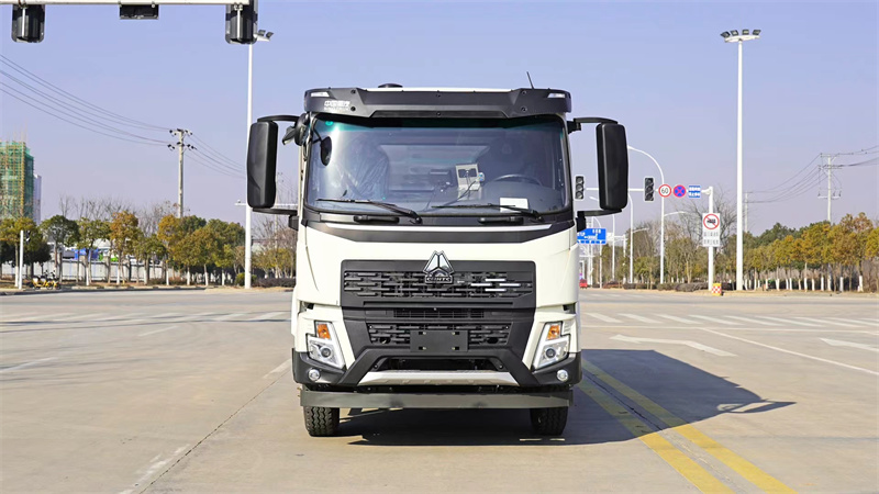 重汽豪沃V5后置吸尘车厂家