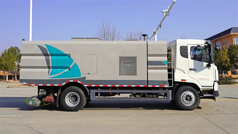 重汽豪沃V5后置吸尘车厂家