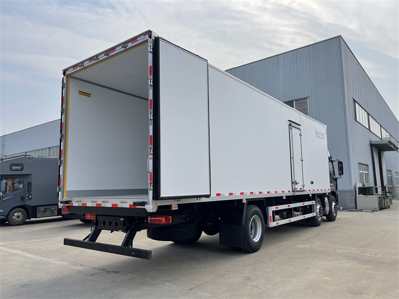 9米6三轴自动挡福田欧曼行星冷藏车
