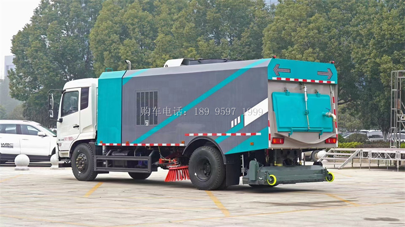 东风天锦干湿两用后置吸尘车