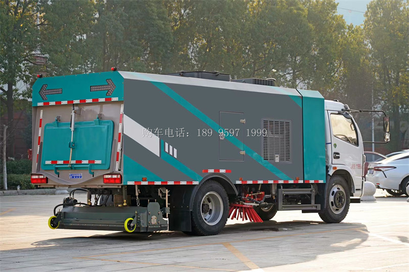 东风大福瑞卡干湿两用后置吸尘车