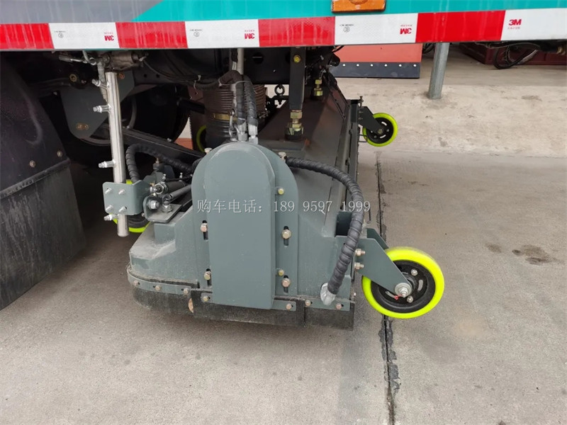 东风大福瑞卡干湿两用后置吸尘车