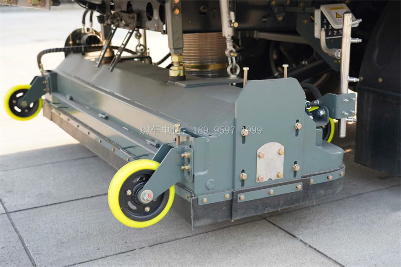 东风大福瑞卡干湿两用后置吸尘车