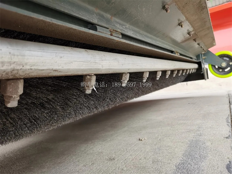 东风大福瑞卡干湿两用后置吸尘车