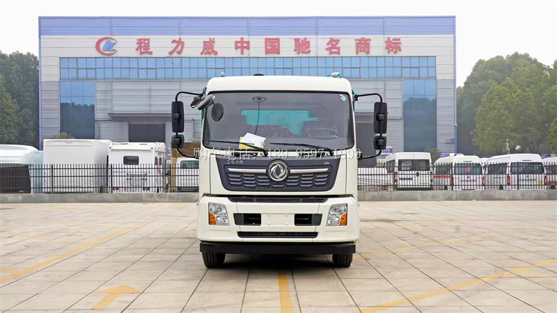 东风天锦干湿两用后置吸尘车