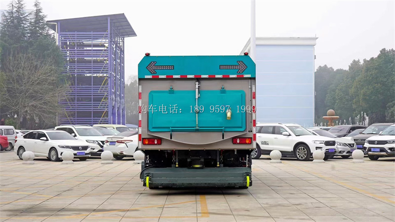 东风天锦干湿两用后置吸尘车