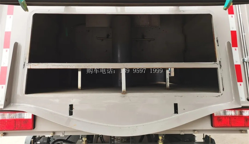 东风大福瑞卡干湿两用后置吸尘车