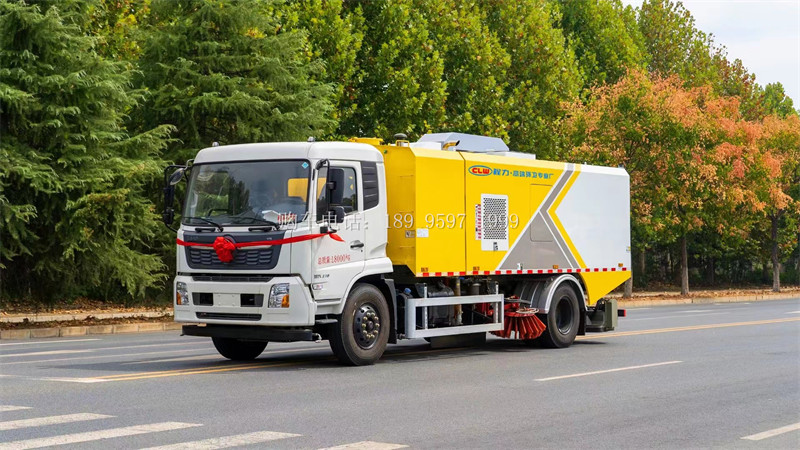 东风天锦干湿两用后置吸尘车现车推荐