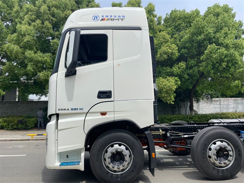 9米6福田欧曼星辉EST天然气冷藏车