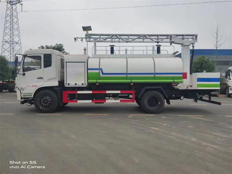 《东风天锦康明斯230马力铁路抑尘喷洒车：守护铁路环境的卫士》